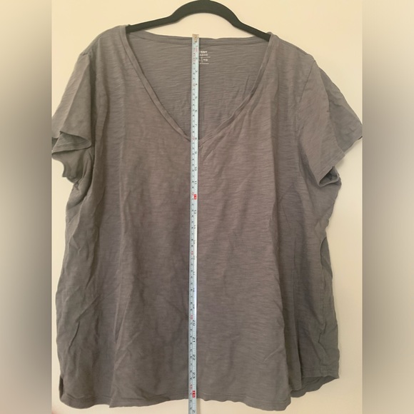 Old Navy Relaxed Fit Cotton Deep V-Neck Short Sleeve Shirt - Picture 5 of 6